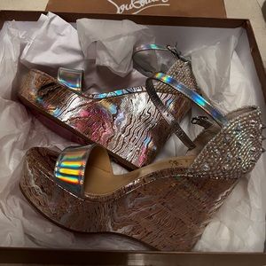 Selling this beautiful sandals , brand new .